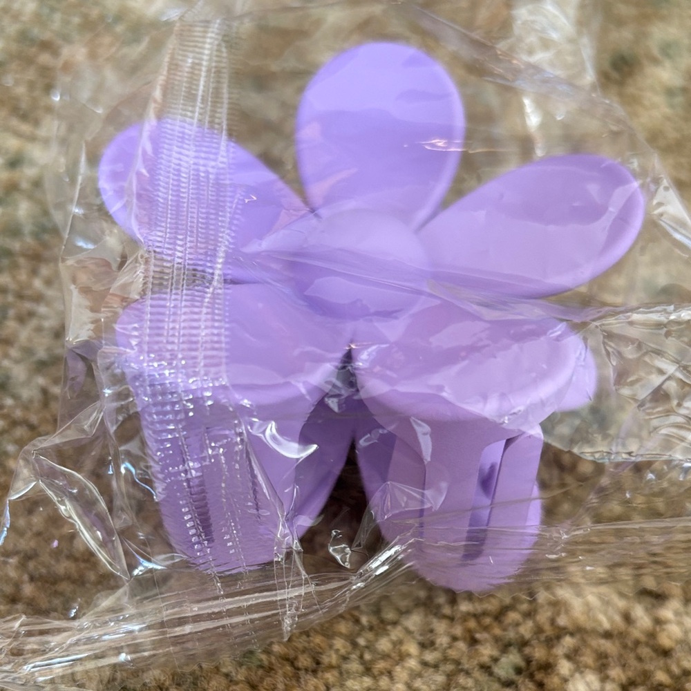 NWOT Beaded Bracelets Set & Flower Hair Clip - Picture 5 of 6